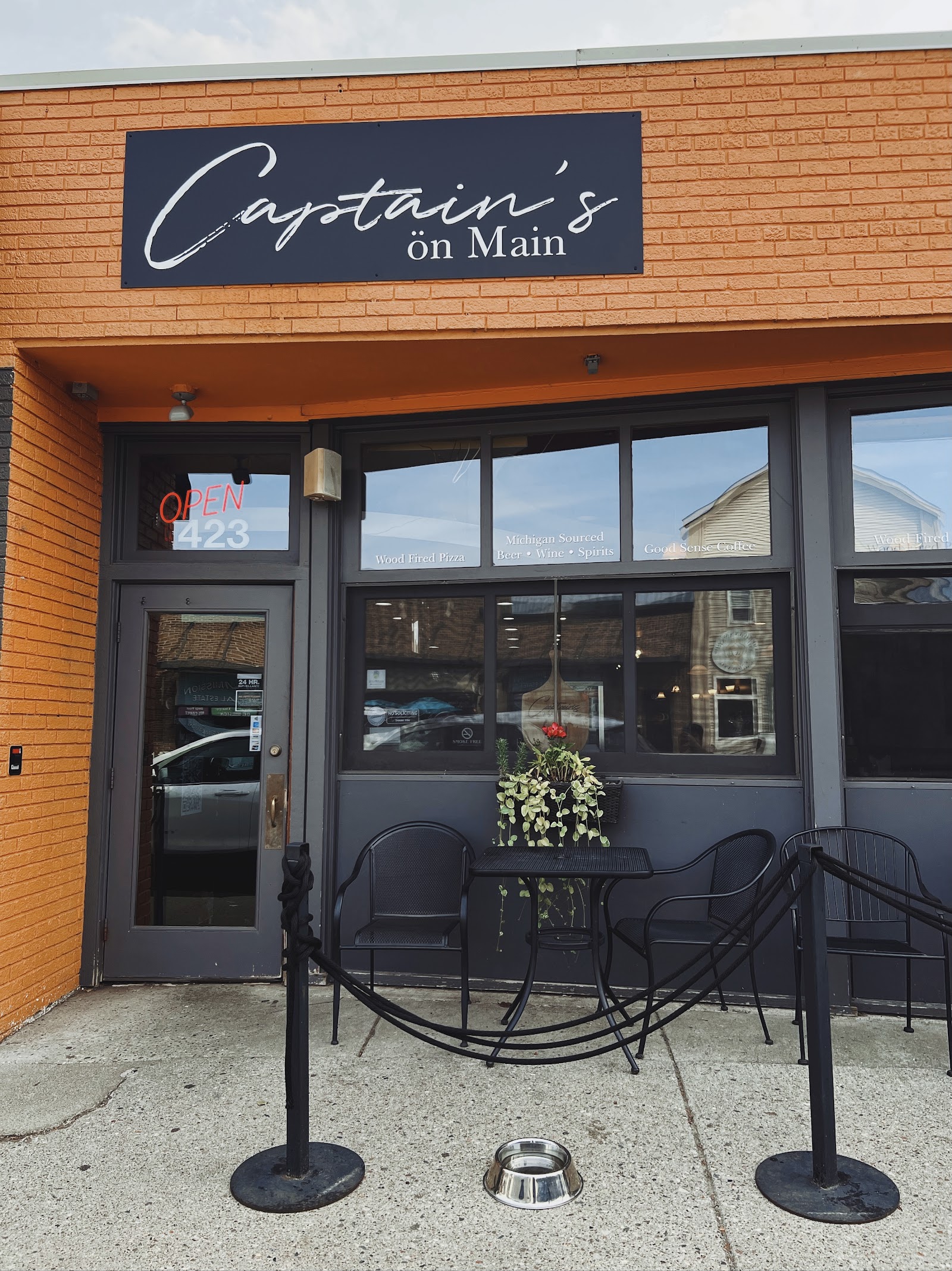 Captain’s ön Main - Espresso Bar & Pizzeria in Brighton